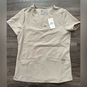 NWT figs casma 3 pocket top size XS